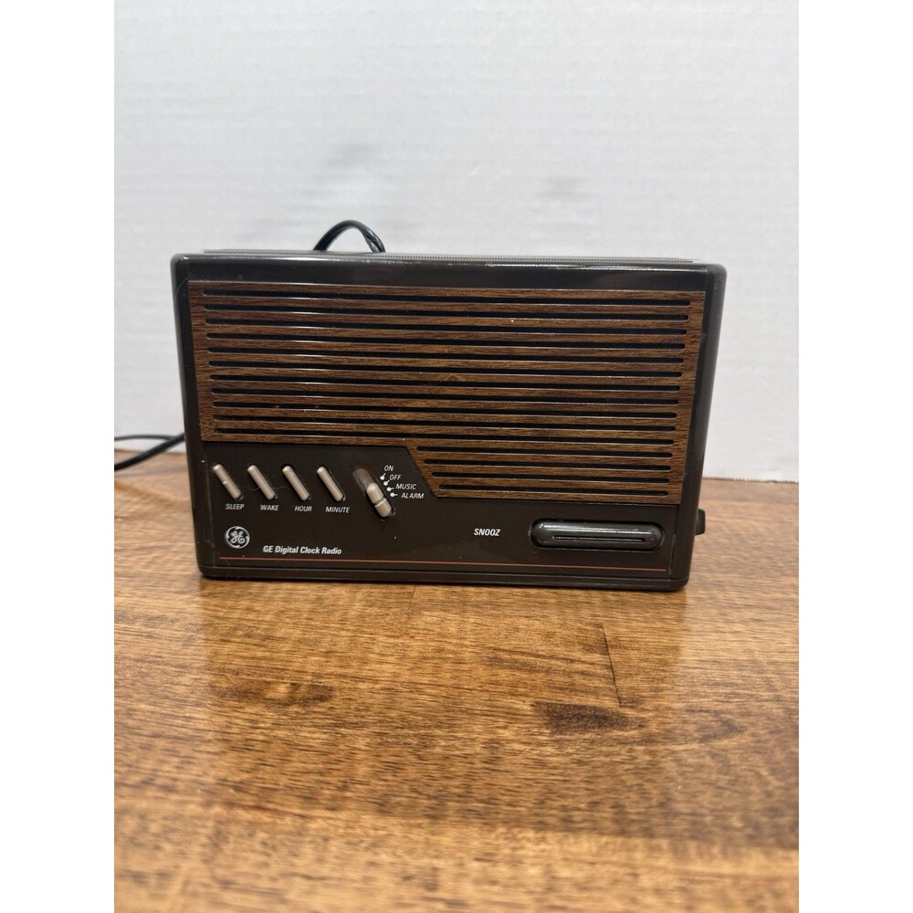 GE 7-4644A Digital Clock Radio AM/FM Alarm Snooze Battery Backup Black